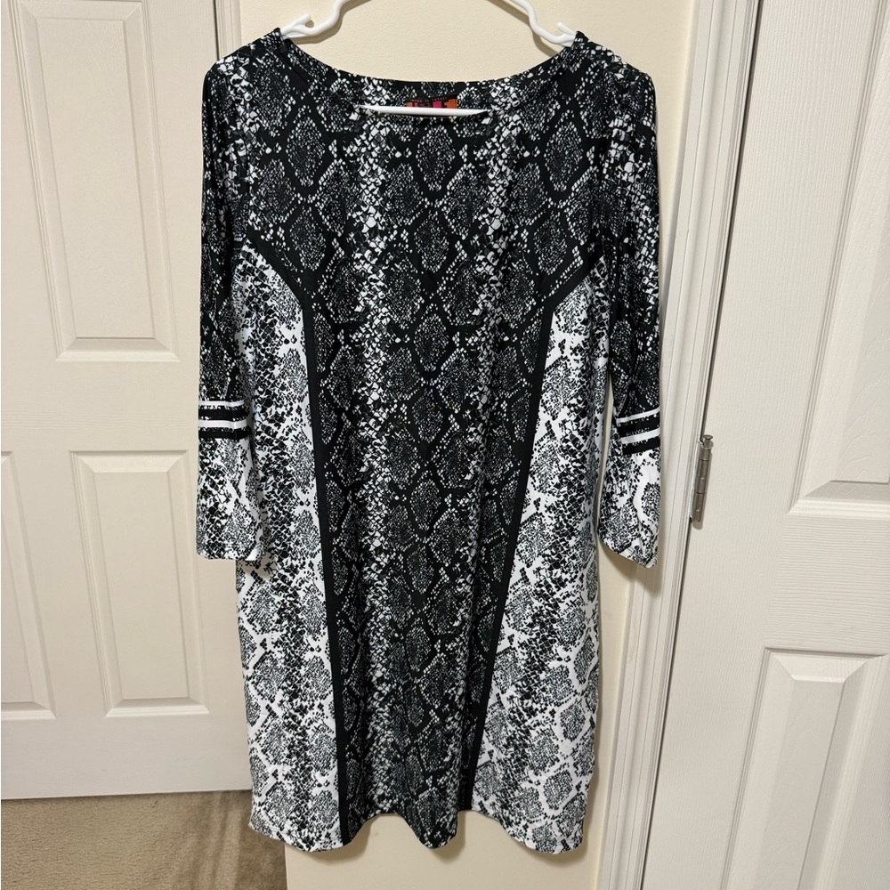Elegant Black and White Patterned Long Sleeve Dress